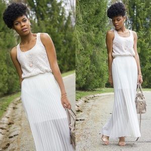 LC Lauren Conrad White Pleated Maxi Skirt in Size M